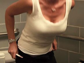 Katherine Heigl toilet pissing scene