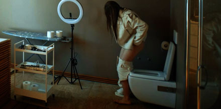 Anastasiya Reznik toilet pissing scene