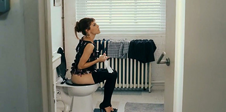 Brittany Murphy toilet pissing scene