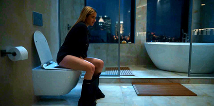Emma Roberts toilet pissing scene