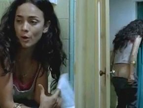 Alice Braga toilet pissing scene
