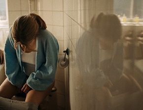 Nanna Øland Fabricius piss on the pregnant test