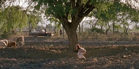 Maribel Verdu pissing scene