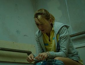 Naomi Watts pissing on pregnancy test