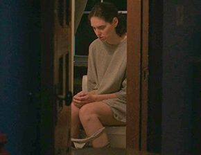 Lou Doillon toilet pissing scene