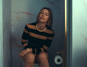 Jessica Biel toilet pissing scene