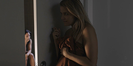 Alice Keohavong toilet pissing scene