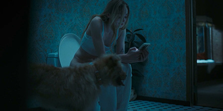 Sophie Turner toilet pissing scene