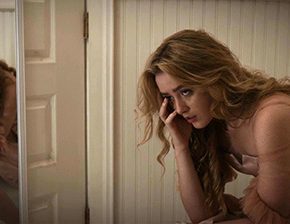Kathryn Newton toilet pissing scene