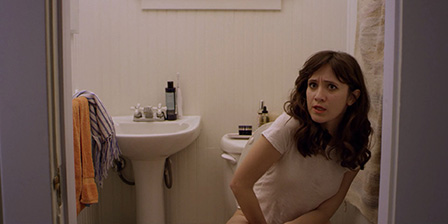 Noel Wells toilet pissing scene